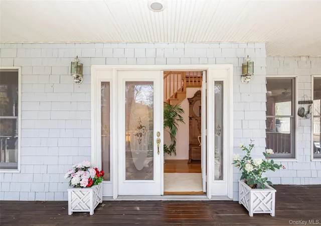 Photo 3 of Single family home for sale at 4 Irene Ln, Shelter Island, NY 11964 | MLS# 1003398 | Listing updated on 2026-08-01