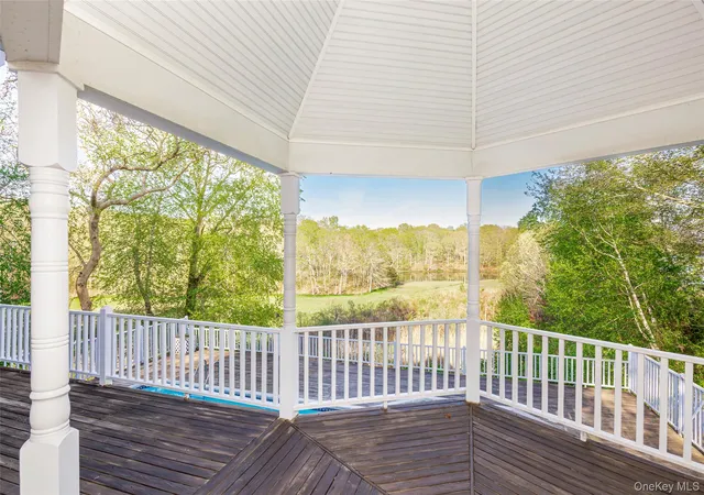 Photo 3 of Single family home for sale at 4 Irene Ln, Shelter Island, NY 11964 | MLS# 1003398 | Listing updated on 2026-08-01