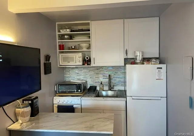 Photo 3 of Condo for sale at 176 Ocean #9, Brookhaven, NY 11782 | MLS# 1003401 | Listing updated on 2026-08-03