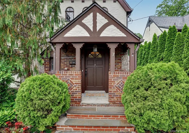 3rd image of 7 Huntwood Pl, Mount Vernon, NY 10552 | MLS# 1003437