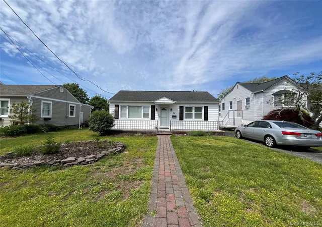 2nd image of 84 Boylan Ln, Brookhaven, NY 11715 | MLS# 1003447