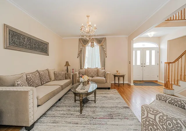 Homes for sale in New York, NY | 34 Putters Ct, New York, NY 10301 | MLS# 1003451