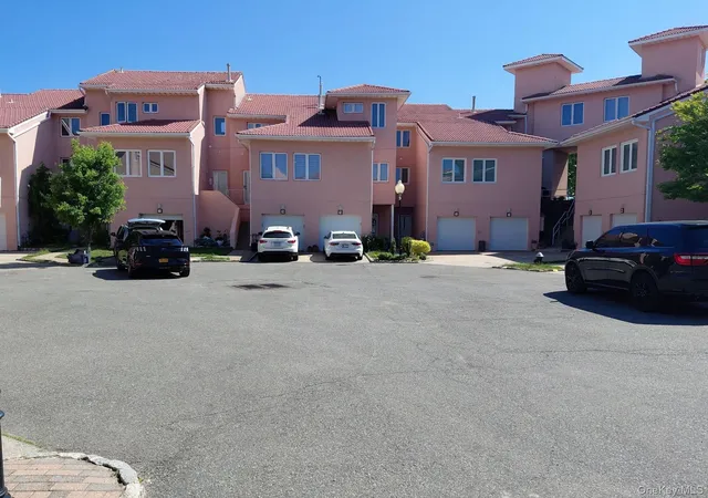 Photo 3 of Condo for sale at 57 Harbour Ct, Staten Island, NY 10308 | MLS# 1003458 | Listing updated on 2026-09-30