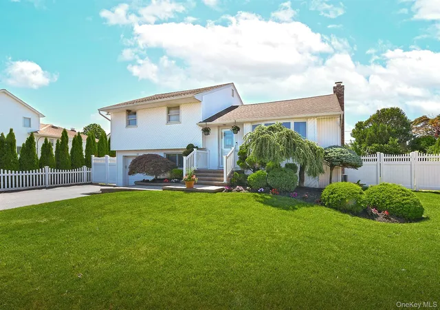 3rd image of 36 Lane Ave, Oyster Bay, NY 11803 | MLS# 1003459