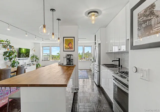Photo 1 of Condo for sale at 4555 Henry Hudson Pkwy #805, New York, NY 10471 | MLS# 1003461 | Listing updated on 2026-10-01
