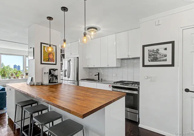 Photo 3 of Condo for sale at 4555 Henry Hudson Pkwy #805, New York, NY 10471 | MLS# 1003461 | Listing updated on 2026-10-01