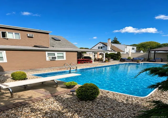 3rd image of 317 Herbert Pl, Oyster Bay, NY 11714 | MLS# 1003465