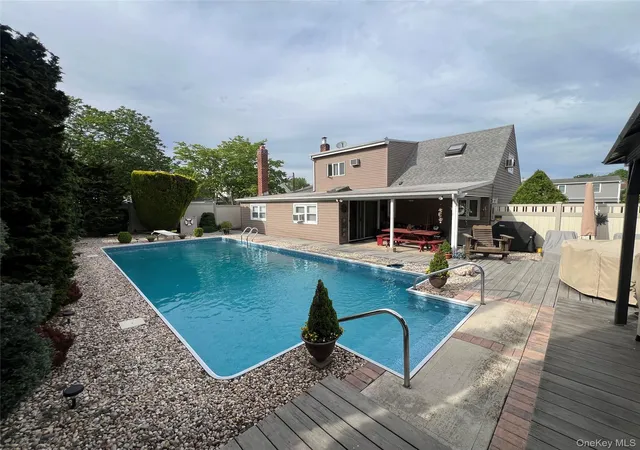 4th image of 317 Herbert Pl, Oyster Bay, NY 11714 | MLS# 1003465
