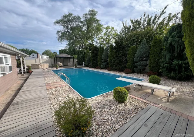 5th image of 317 Herbert Pl, Oyster Bay, NY 11714 | MLS# 1003465