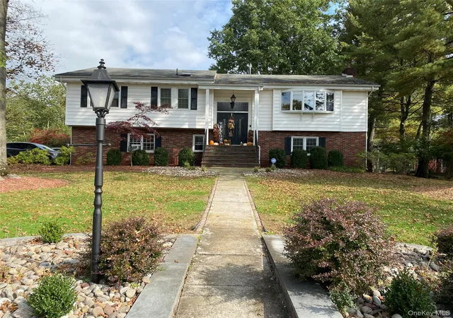Photo 1 of Sale Pending at 1 Parkview Dr, Middletown, NY 10940 | MLS# 1003482 | Listing updated on 2026-09-20