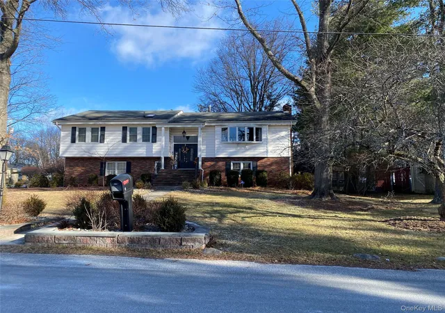 Photo 2 of Sale Pending at 1 Parkview Dr, Middletown, NY 10940 | MLS# 1003482 | Listing updated on 2026-09-20