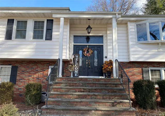 Photo 3 of Sale Pending at 1 Parkview Dr, Middletown, NY 10940 | MLS# 1003482 | Listing updated on 2026-09-20