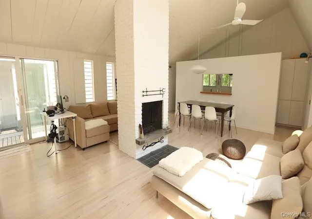 Photo 2 of Sale Pending at 40 Elm Walk, Islip, NY 11706 | MLS# 1003498 | Listing updated on 2026-07-29