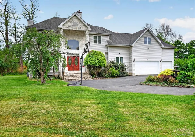 Homes for sale in East Fishkill, NY | 12 Loosestrife Dr, East Fishkill, NY 12533 | MLS# 1003511