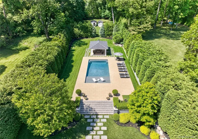 3rd image of 379 Frost Pond Rd, Oyster Bay, NY 11545 | MLS# 1003540