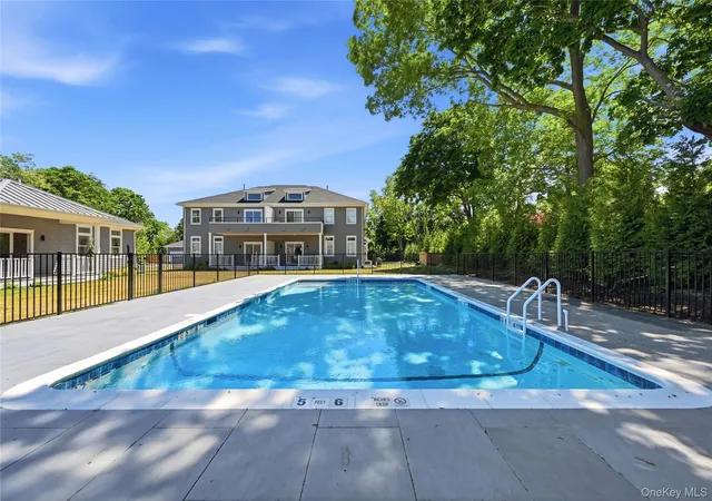 Homes for sale in Southampton, NY | 19 Montauk Highway, Southampton, NY 11977 | Houzeo