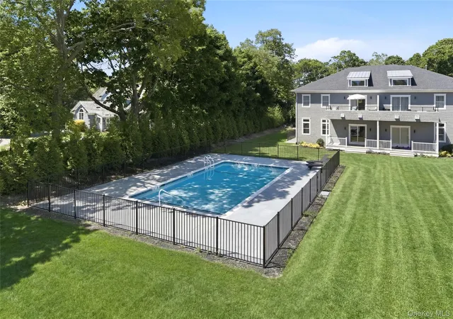 2nd image of 19 Montauk Hwy, Southampton, NY 11977