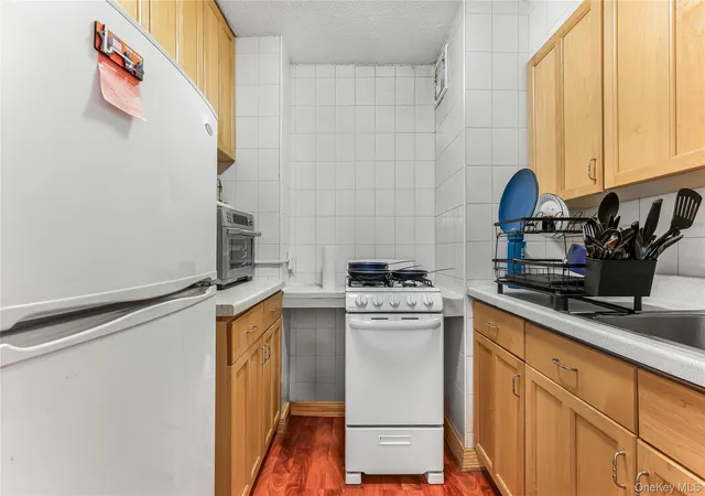 2nd image of 118 17 Union #15J, New York, NY 11375 | MLS# 1003557