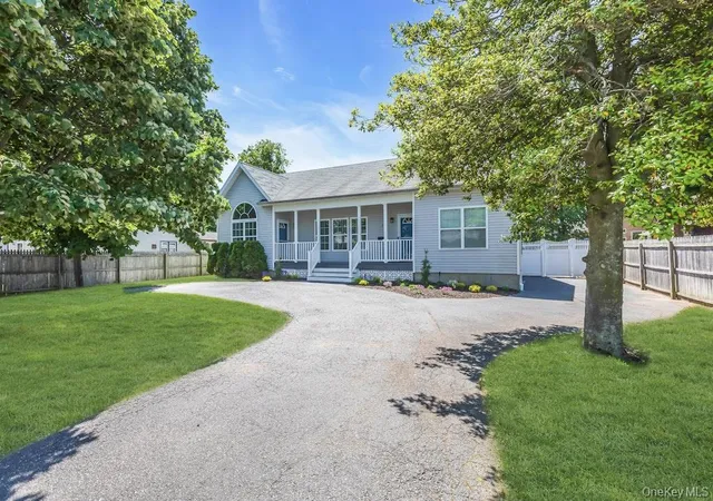 Photo 2 of Single family home for sale at 2 Lincoln Ave, Islip, NY 11752 | MLS# 1003628 | Listing updated on 2026-09-20