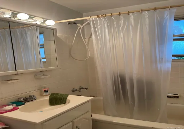2nd image of 81-14 Langdale St, New Hyde Park, NY 11040