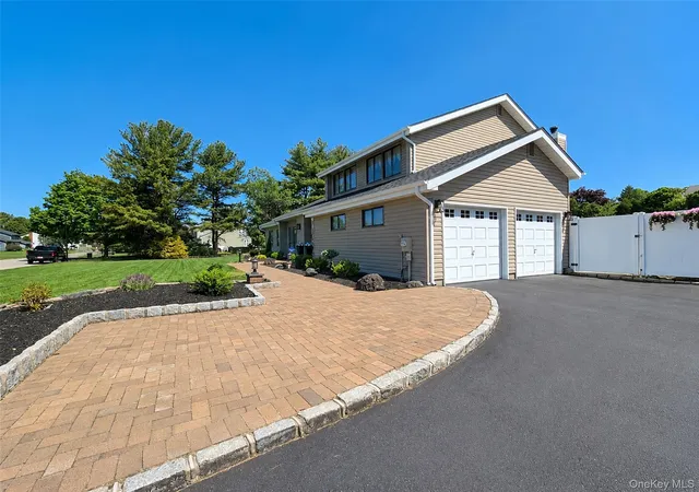 3rd image of 25 Vineyard Wy, Brookhaven, NY 11766 | MLS# 1003673