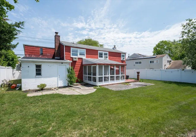 21st image of 330 Woods Rd, North Babylon, NY 11703 | MLS# 1003692