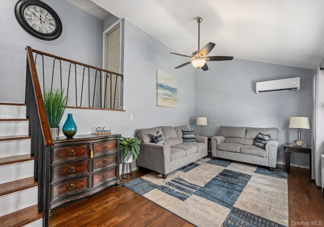 4th image of 330 Woods Rd, North Babylon, NY 11703 | MLS# 1003692