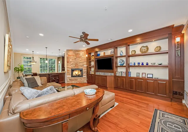 3rd image of 246 Roosevelt Wy, Hempstead, NY 11590