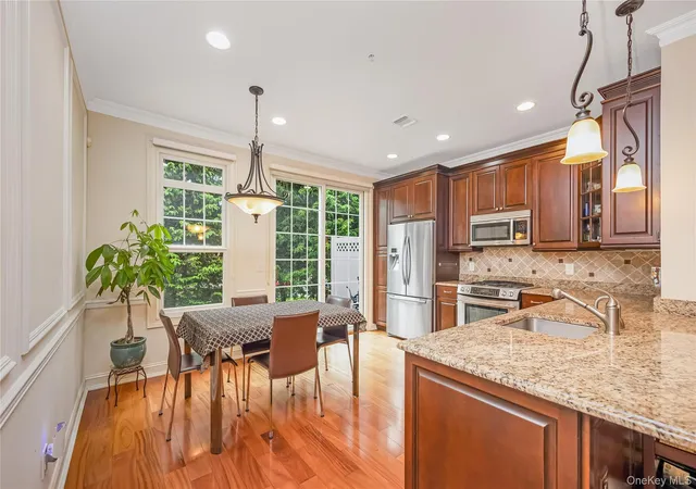 5th image of 246 Roosevelt Wy, Hempstead, NY 11590
