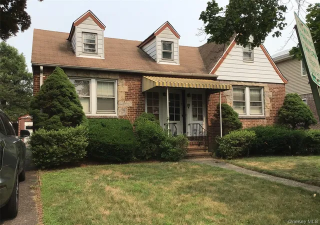 1st image of 25 Collins Ave, Williston Park, NY 11596 | MLS# 1003706