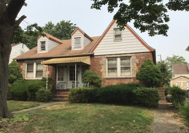 Photo 3 of Sale Pending at 25 Collins Ave, Williston Park, NY 11596 | MLS# 1003706 | Listing updated on 2026-08-15