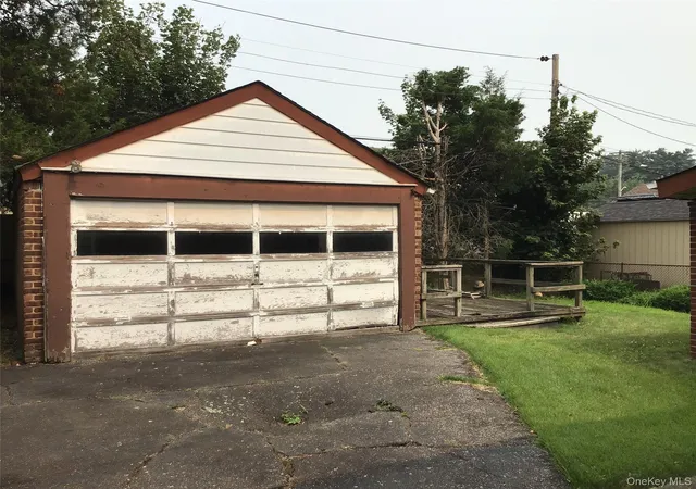 Photo 3 of Sale Pending at 25 Collins Ave, Williston Park, NY 11596 | MLS# 1003706 | Listing updated on 2026-08-15