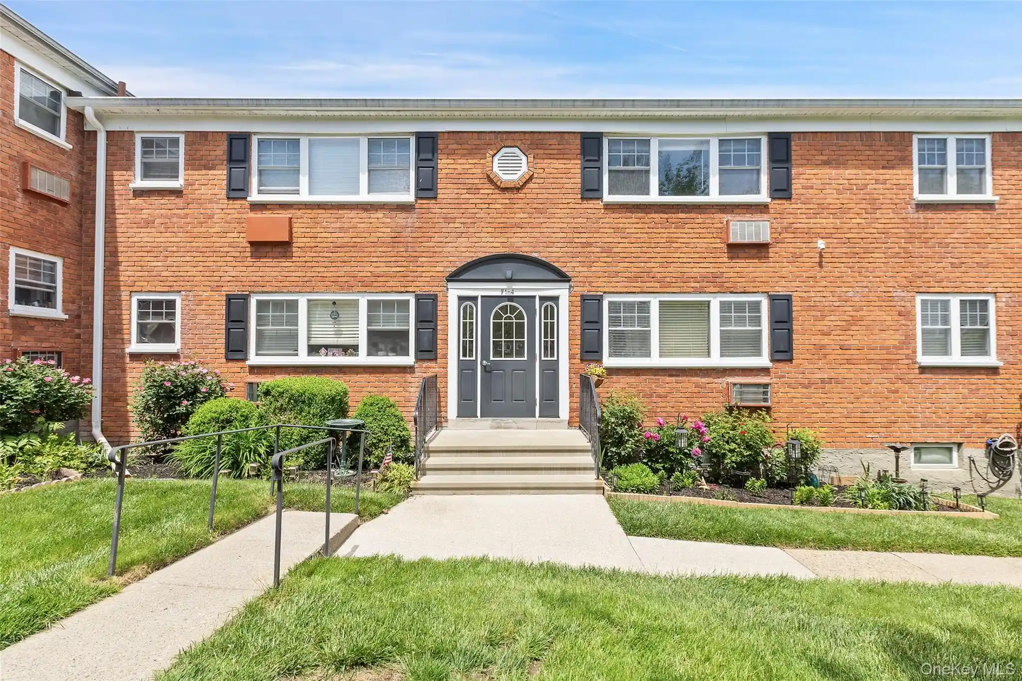 Listing Photo 2 - Condo for sale in 1879 Crompond Rd located at 1879 Crompond Rd, Peekskill, NY 10566 - Unit #F3