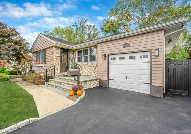 2nd image of 262 W 9th St, Deer Park, NY 11729 | MLS# 1003724