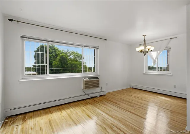 3rd image of 900 Midland Ave, Yonkers, NY 10704