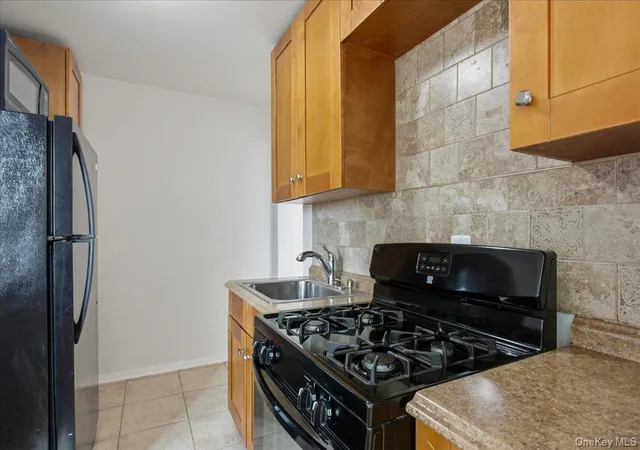 5th image of 900 Midland Ave, Yonkers, NY 10704