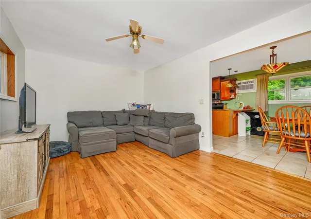 4th image of 21 Probst Dr, Shirley, NY 11967 | MLS# 1003737