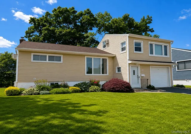 Photo 3 of Sale Pending at 32 Elderberry Ln E, Valley Stream, NY 11581 | MLS# 1003774 | Listing updated on 2026-07-03