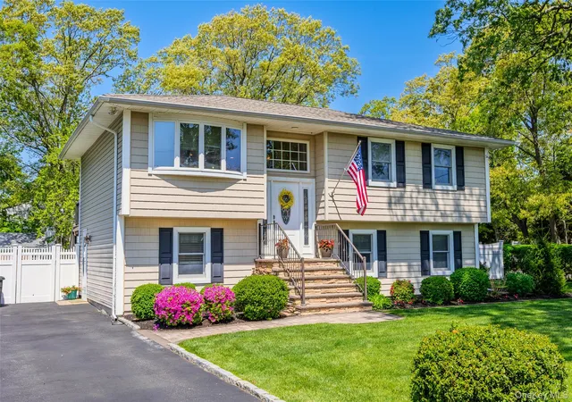 2nd image of 46 Hewitt Blvd, Center Moriches, NY 11934 | MLS# 1003775