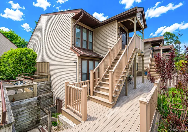 1st image of 19 The Circle #19, Oyster Bay, NY 11545 | MLS# 1003795