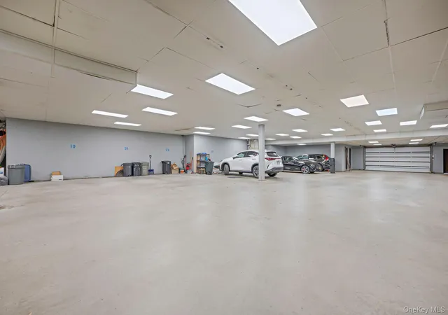 2nd image of 19 The Cir, Oyster Bay, NY 11545