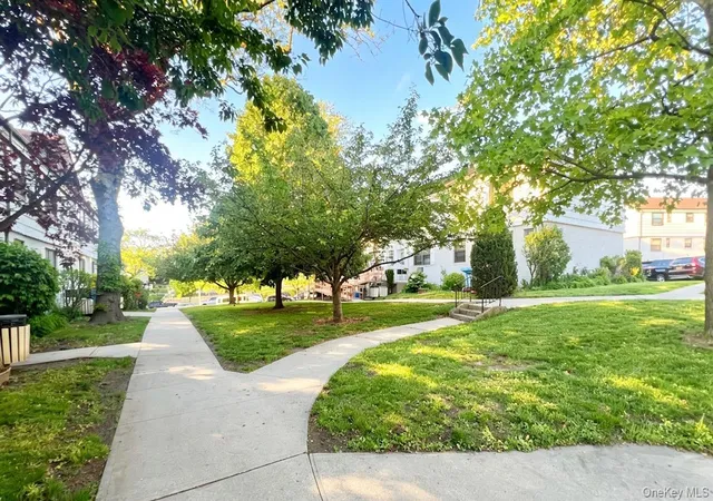 3rd image of 6722 136th St, New York, NY 11367