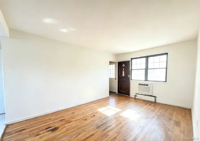 5th image of 6722 136th St, New York, NY 11367