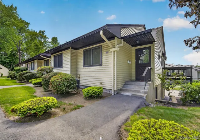 Homes for sale in Yorktown, NY | 131 Columbia Ct #D, Yorktown, NY 10598 | MLS# 1003861