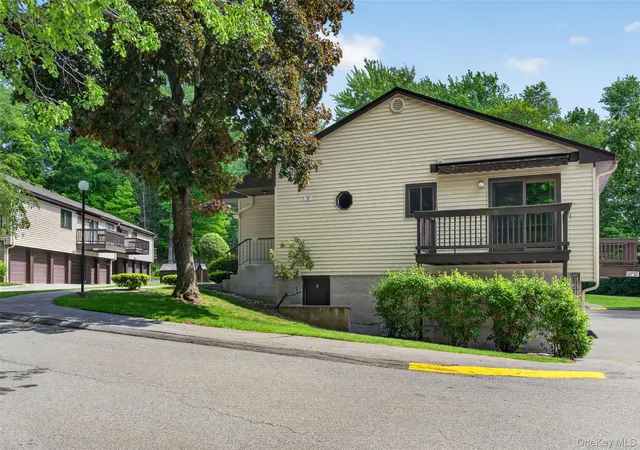 Homes for sale in Yorktown, NY | 131 Columbia Court, Yorktown, NY 10598 | Houzeo
