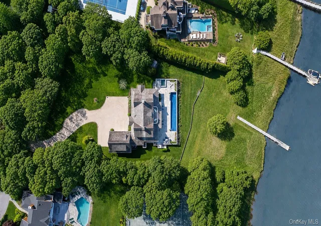 Photo 3 of Sale Pending at 43 Old Main Rd, Southampton, NY 11959 | MLS# 1003881 | Listing updated on 2026-07-22