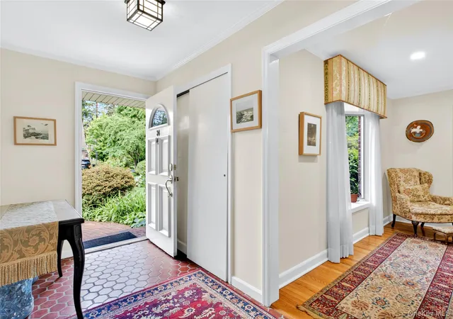 2nd image of 34 Wildwood Ln, Roslyn Heights, NY 11577 | MLS# 1003932