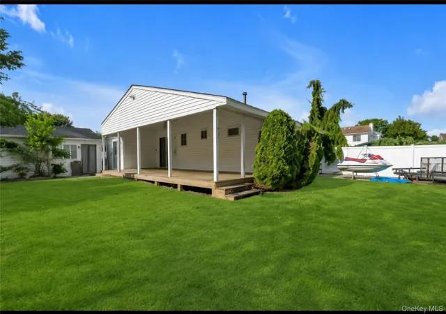 Homes for sale in Babylon, NY | 170 W 9th St, Babylon, NY 11729 | MLS# 1003940