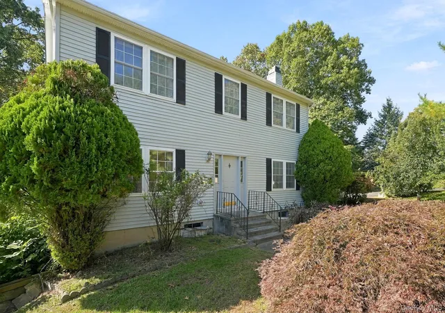 Photo 2 of Single family home for sale at 20 Ely Rd, Cortlandt, NY 10567 | MLS# 1003945 | Listing updated on 2026-10-17