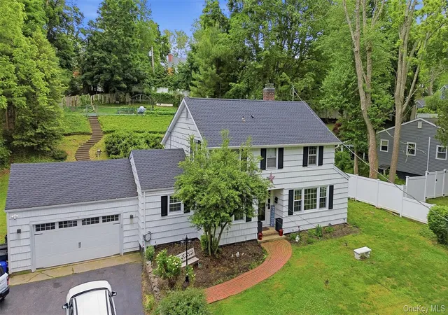 Photo 1 of Single family home for sale at 10 Tanyard Ln, Huntington, NY 11743 | MLS# 1003962 | Listing updated on 2026-10-01